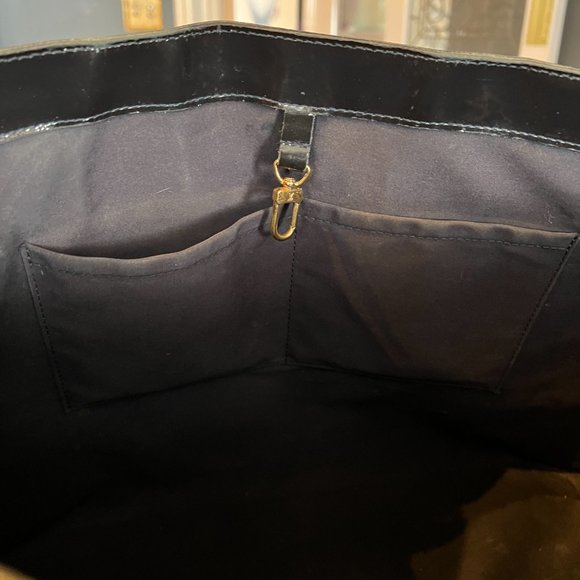 Louis Vuitton Monogram Vernis Wilshire GM - Picture 10 of 13